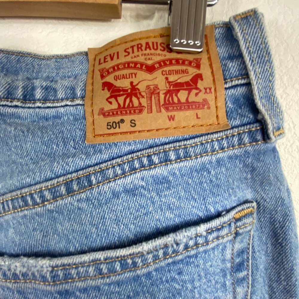 Levi's Women's 501 High Rise Skinny Jeans in Tango Light Wash Retro Fit SZ 28 - Picture 5 of 8